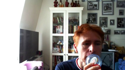 Wiwi égratigne "le singe"