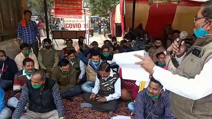 अपनी मांगों को लेकर रोडवेज कर्मचारियों ने धरना प्रदर्शन कर सौंपा ज्ञापन