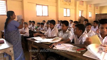 Kerala school students learn Hindi from lady teacher