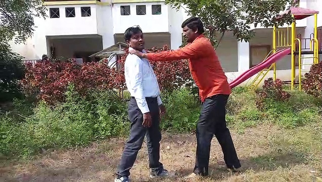 पंच को रोककर बचाव करने का तरीका।