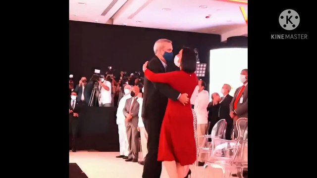 Abinader paga a Raquel baile que le debía con merengue de Juan Luis Guerra