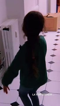 Amel Bent filme sa fille Sofia dansant sur la chanson i love you de Billie Eilish.