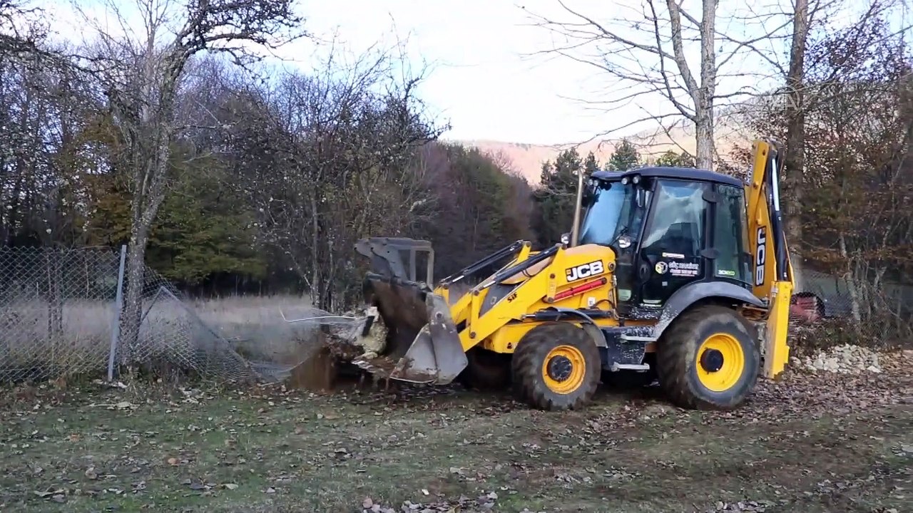 BOLU - Yayladaki evlerin çevresine yapılan tel örgü ve çitler yıkıldı