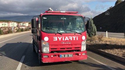 KARABÜK - Zincirleme trafik kazası: 1'i çocuk 3 yaralı