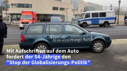 Mann rammt mit Auto Tor vor Kanzleramt
