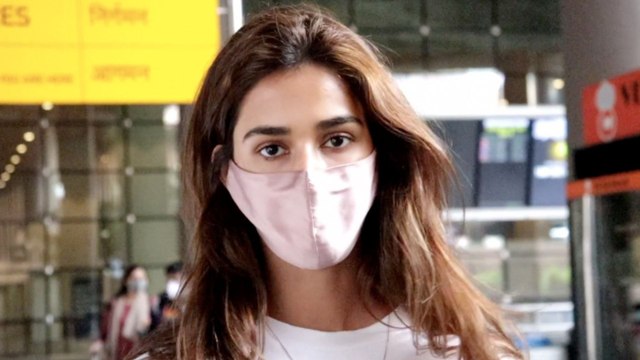 Disha Patani spotted at Mumbai airport | FilmiBeat