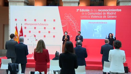 Ayuso participa en un minuto de silencio contra la violencia de género