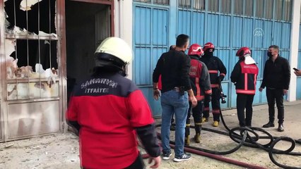 SAKARYA - Mobilya boyahanesinde çıkan yangın hasara neden oldu