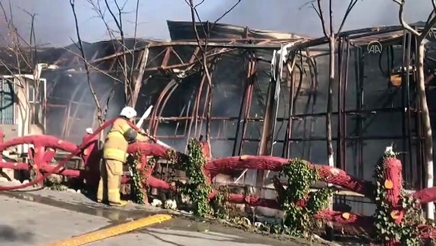 İZMİR - Piknik ve eğlence tesisinin restoran bölümünde yangın