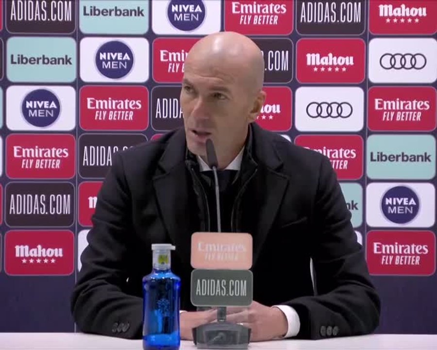 11e j. - Zidane pointe du doigt l'irrégularité de son équipe