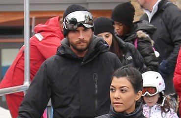 Kourtney Kardashian fica feliz quando Scott Disick está namorando