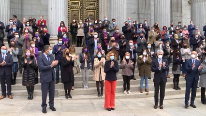 Instituciones de todo el país homenajean a las mujeres víctimas de violencia de género