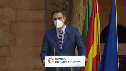 Sánchez reconoce la labor del movimiento feminista para "abrir los ojos" a los hombres