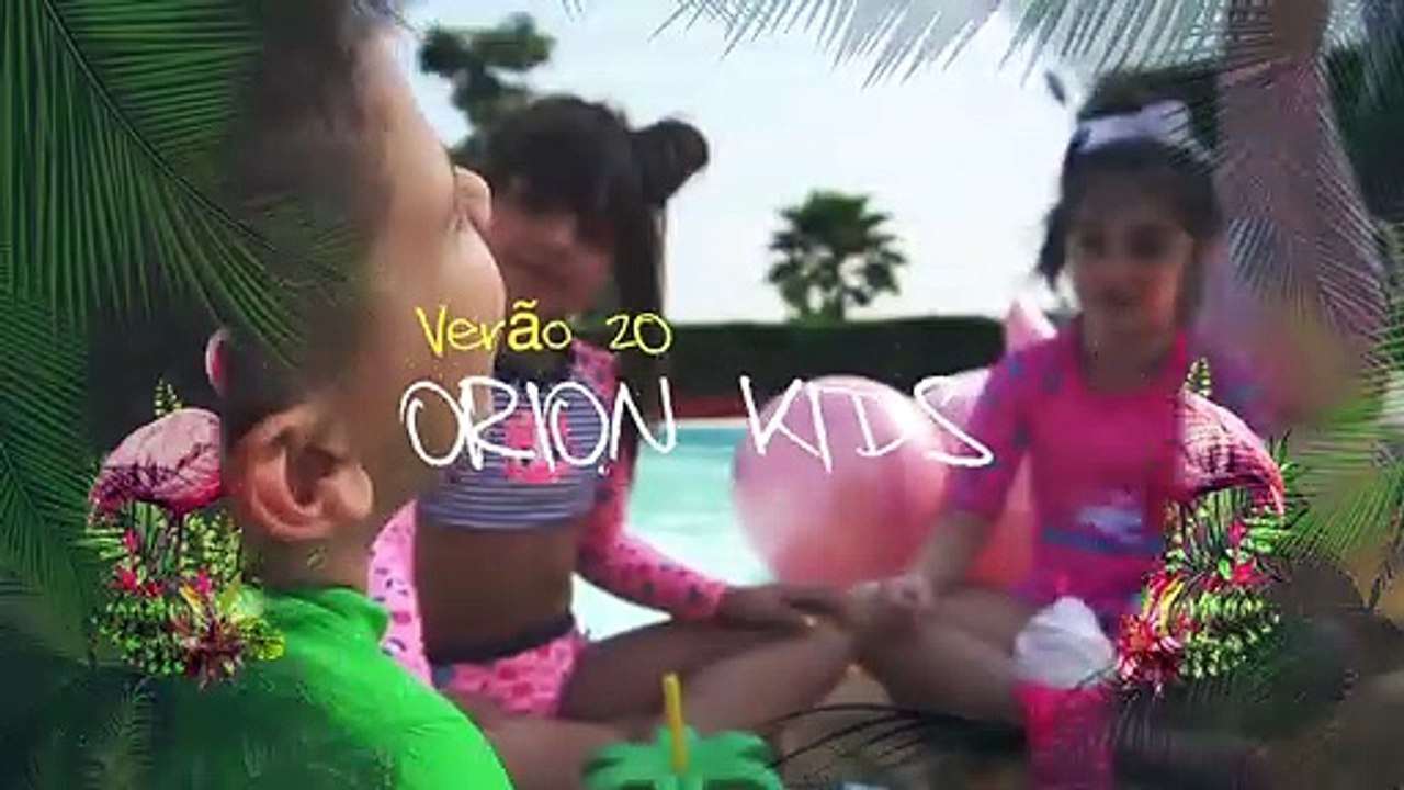Brincando na Piscina