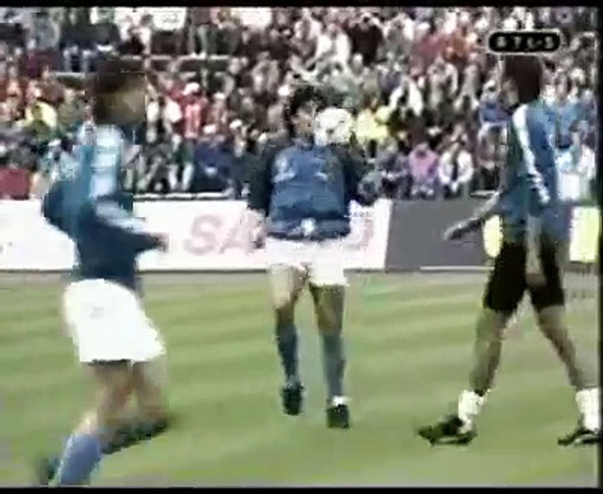 Maradona unbelievable skills at training ! Life is life