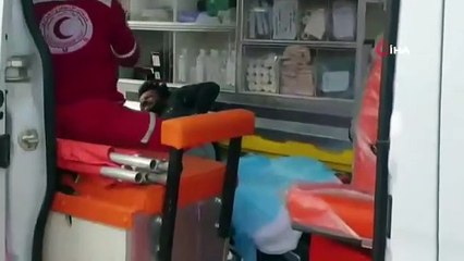 İsrail askerleri, ambulanstaki yaralı Filistinliye müdahale etti