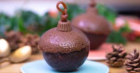 Vivez l'esprit de Noël avec nos boules de sapin au chocolat et au caramel