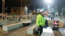 İSTANBUL - Yenikapı-Hacıosman metro seferinde aksama