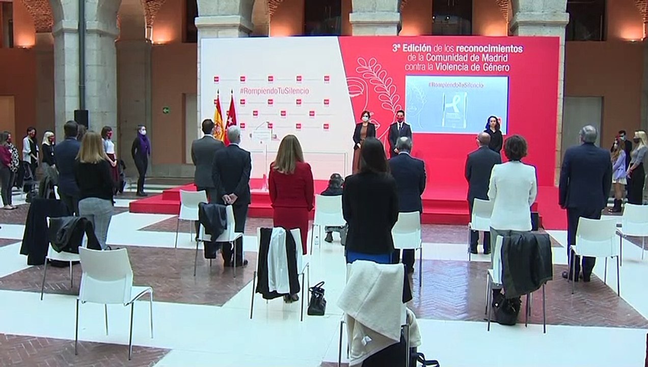 El Gobierno y los diferentes partidos políticos, salvo Vox, rinden homenaje por el 25N