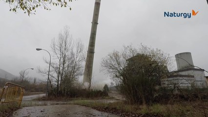 Naturgy completa con éxito la voladura de la chimenea de la central térmica de Anllares