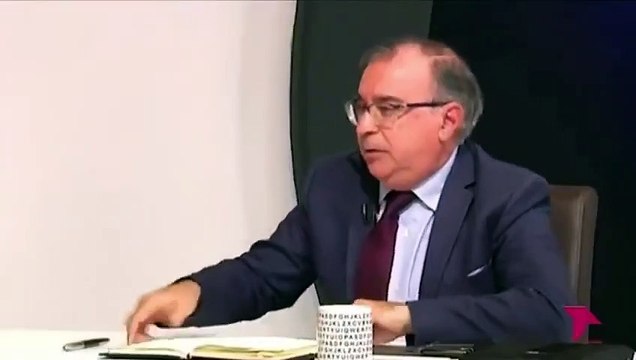 El cuñado de García-Page ‘pierde los papeles’ y le tira una libreta a una portavoz del PP durante una tertulia