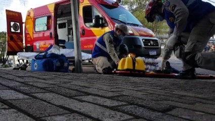 Homem de 42 anos é socorrido após sofrer queda no Centro