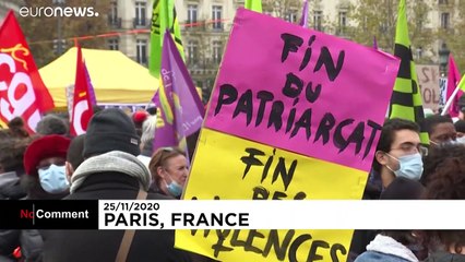 "Клепальщицы Рози" на парижской площади