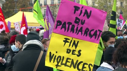 Париж, Киев и Стамбул выступили против насилия в отношении женщин