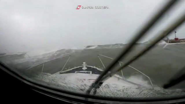 Giulianova (TE) - Addestramento al soccorso della Guardia Costiera (25.11.20)