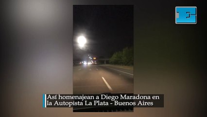 Así homenajean a Diego Maradona en la autopista La Plata -  Buenos Aires