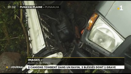 Deux poids lourds dans le fossé