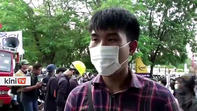 Thai protesters call on king to give up royal fortune