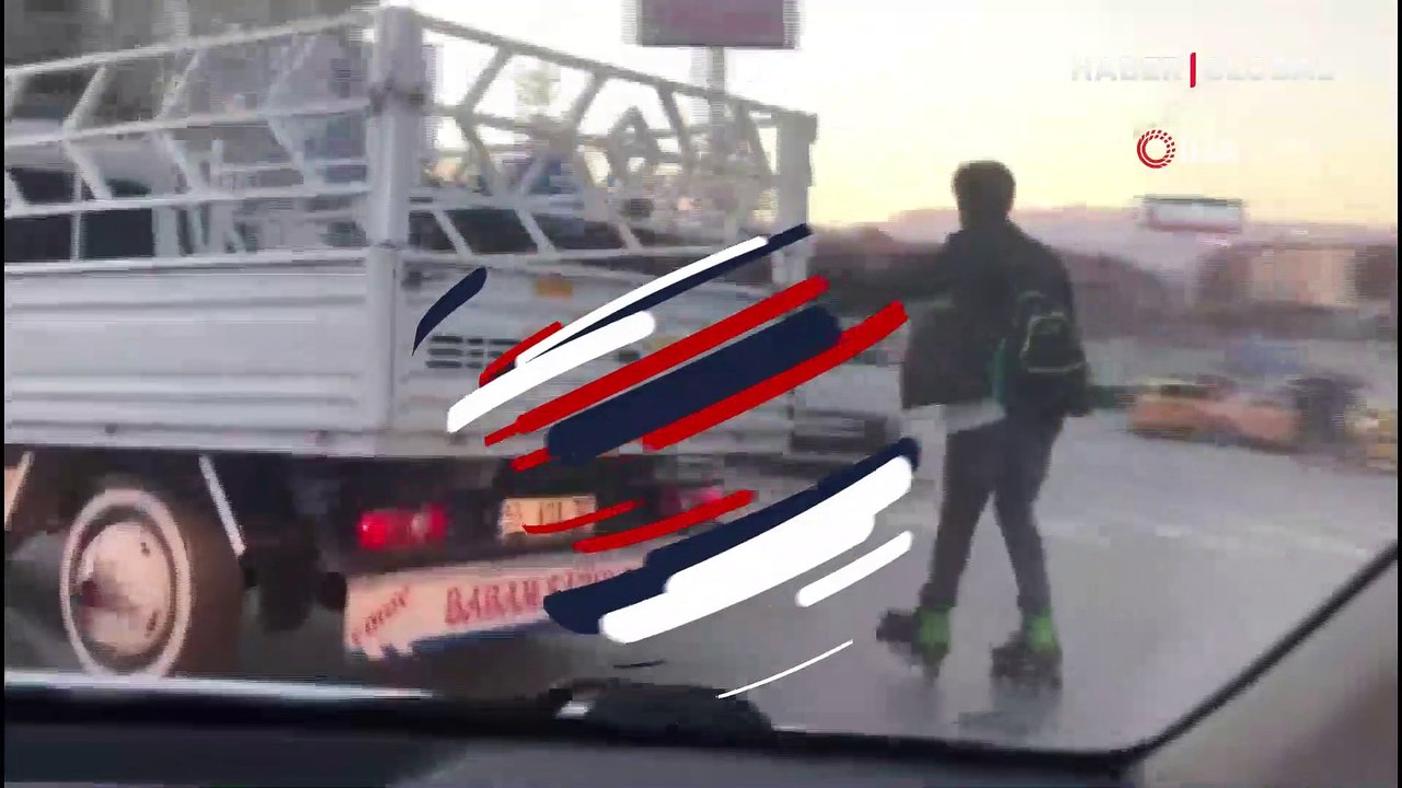 Uyarılara kulak asmadı üstüne dans etti