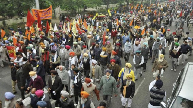 Stir between cops & farmers intensify, police use tear gas