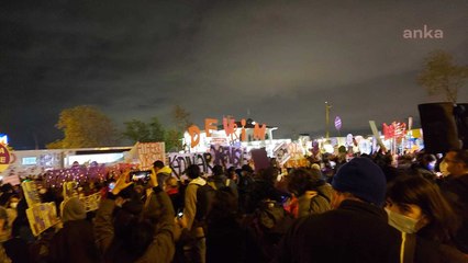 Şiddet, kadınları yıldırmaz: Bu kez de Kadıköy Meydanı'ndalar!