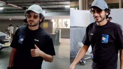 Mirzapur fame Divyenndu Sharma Spotted at Airport | FilmiBeat