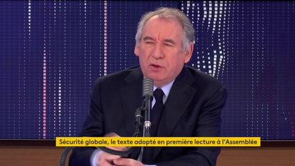 Loi de "sécurité globale" : François Bayrou "comprend l'intention du gouvernement et de ceux qui ont voulu protéger" les forces de l'ordre