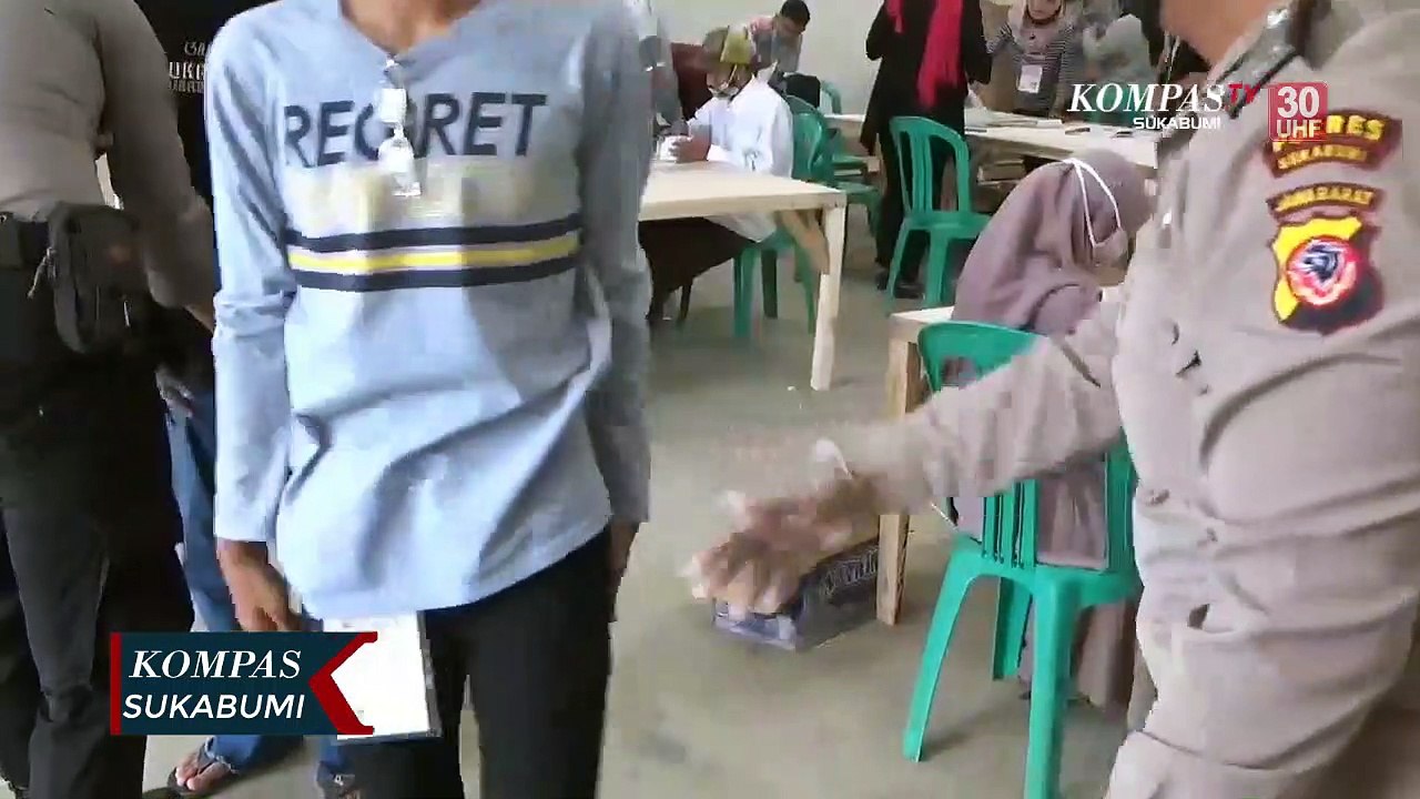 Kpu Semprotkan Disinfektan