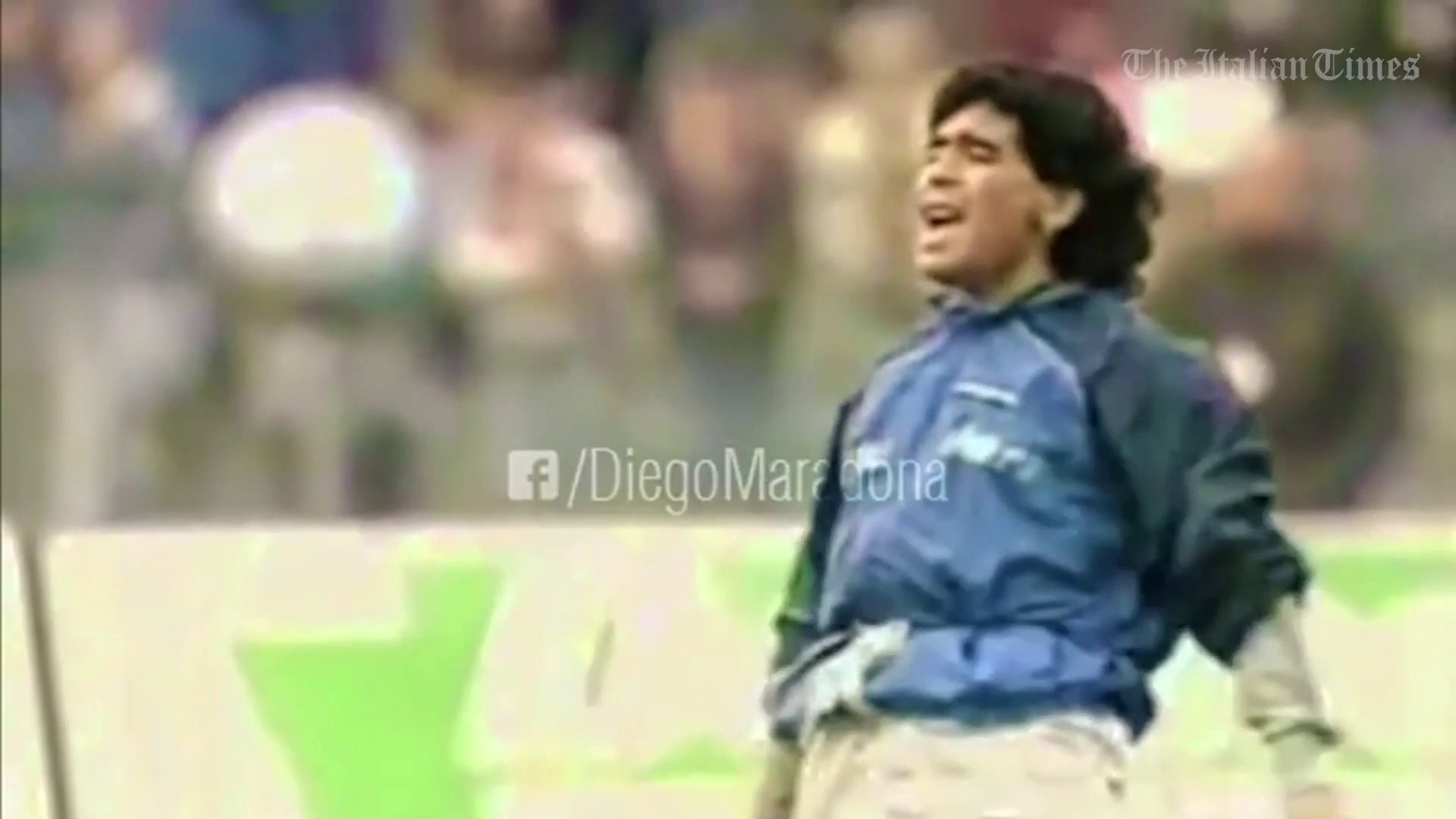 Maradona, Napoli-Bayer Monaco: palleggia sulle note di “Live is life” -  Video Dailymotion