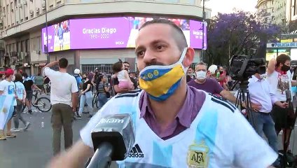 Seguidores de Maradona en Buenos Aires lamentan su fallecimiento