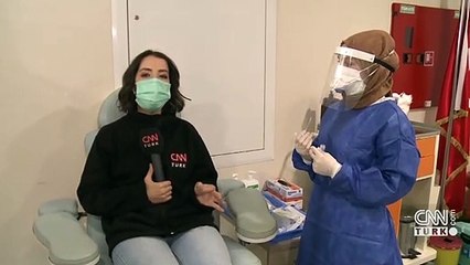 CNN TÜRK muhabiri aşı gönüllüsü oldu | Video