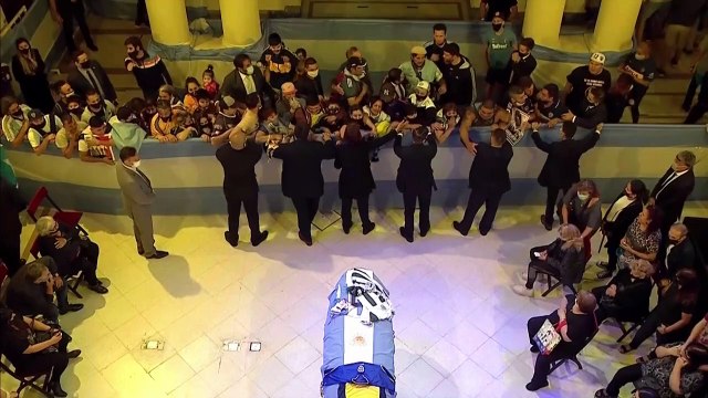 Inicia multitudinario adiós de los argentinos a su ídolo Diego Maradona