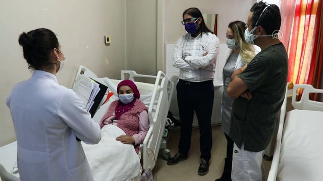 İZMİR - Çift rahimli kadın, her bir rahminden birer bebek dünyaya getirdi