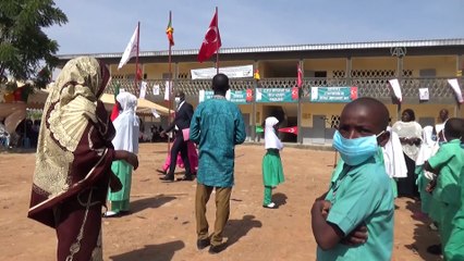 GAROUA - 'Cansuyu Derneği' Kamerunlu öğrenciler için okul açtı