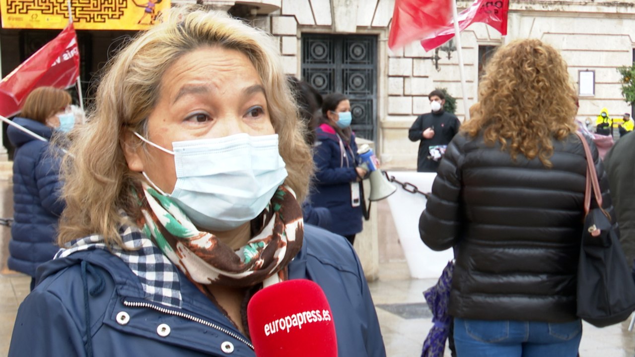 Trabajadora denuncia "acoso" de la empresa de limpieza de colegios