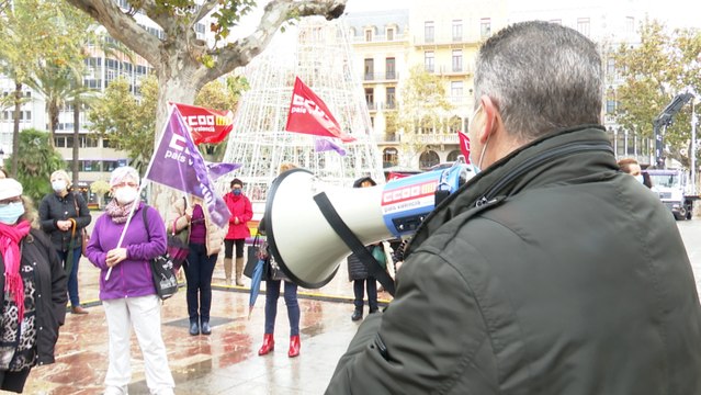 Empleados denuncian descontrol de empresa de limpieza de colegios