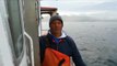 Unos pescadores asturianos rescatan a una Tortuga Laúd atrapada entre plásticos