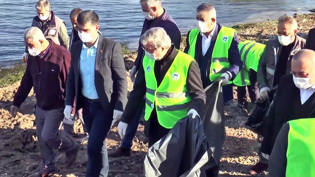 SAKARYA - Sapanca Gölü'nün çevresi farkındalık oluşturmak amacıyla temizlendi