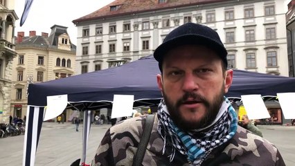 Alexander beim Infotisch am Grazer Hauptplatz am 13.11.2020 ‼️