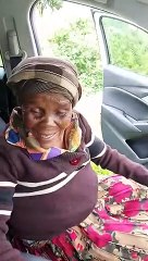 Elle offre un tour en voiture à sa mère, la joie de cette dernière émeut toute la toile ❤️